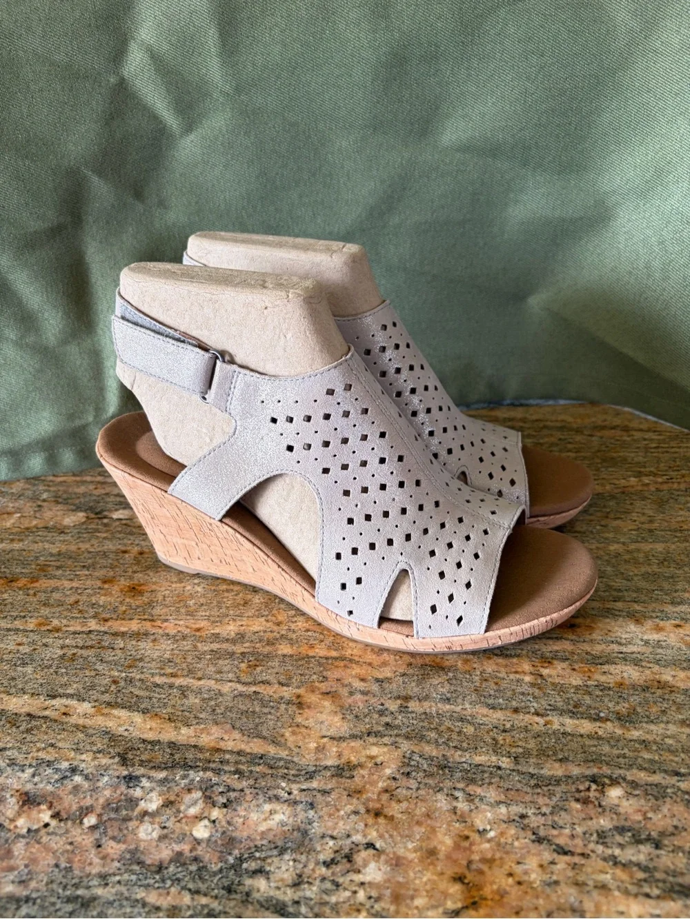 Rockport Women's Beige Suede Perforated Wedge Sandals Size 9.5